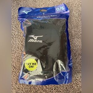 New never worn mizuno knee pads